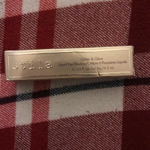 STILA
Glitter & Glow Liquid Eyeshadow